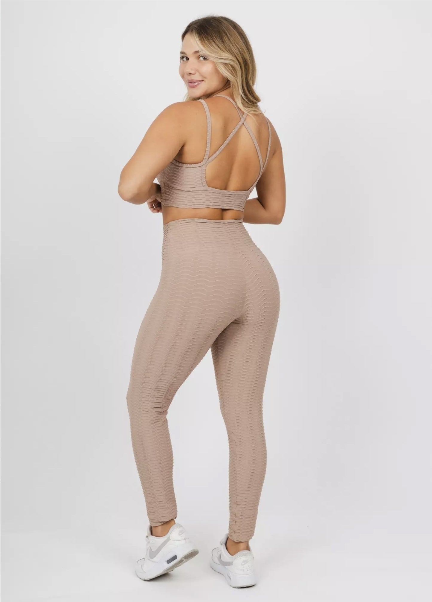 Conjunto Fitness Woman - Legging Básica + Top Lara Textura Ondas Areia