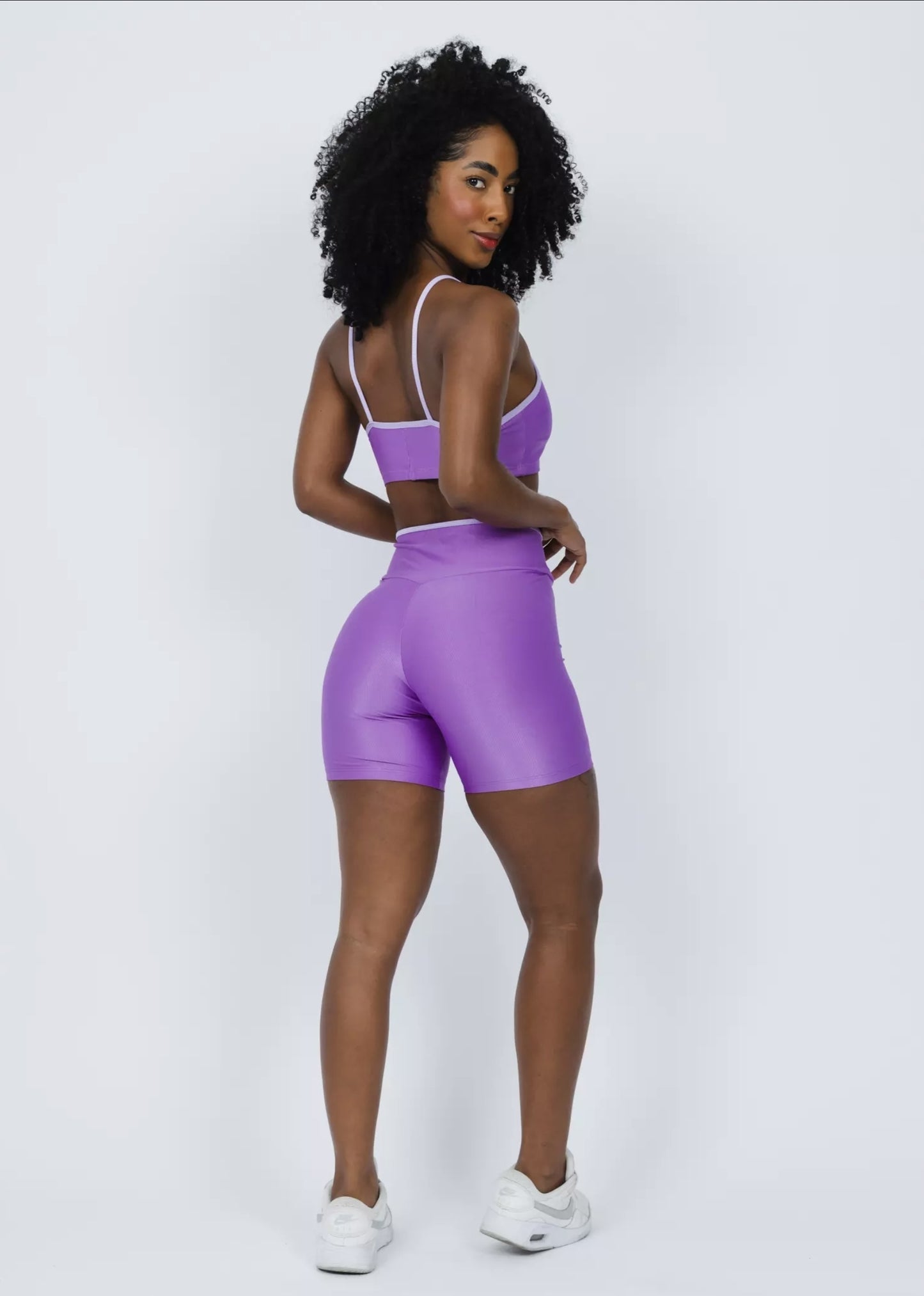 Conjunto Fitness Woman - Short Básico Thais Lavanda + Ipê