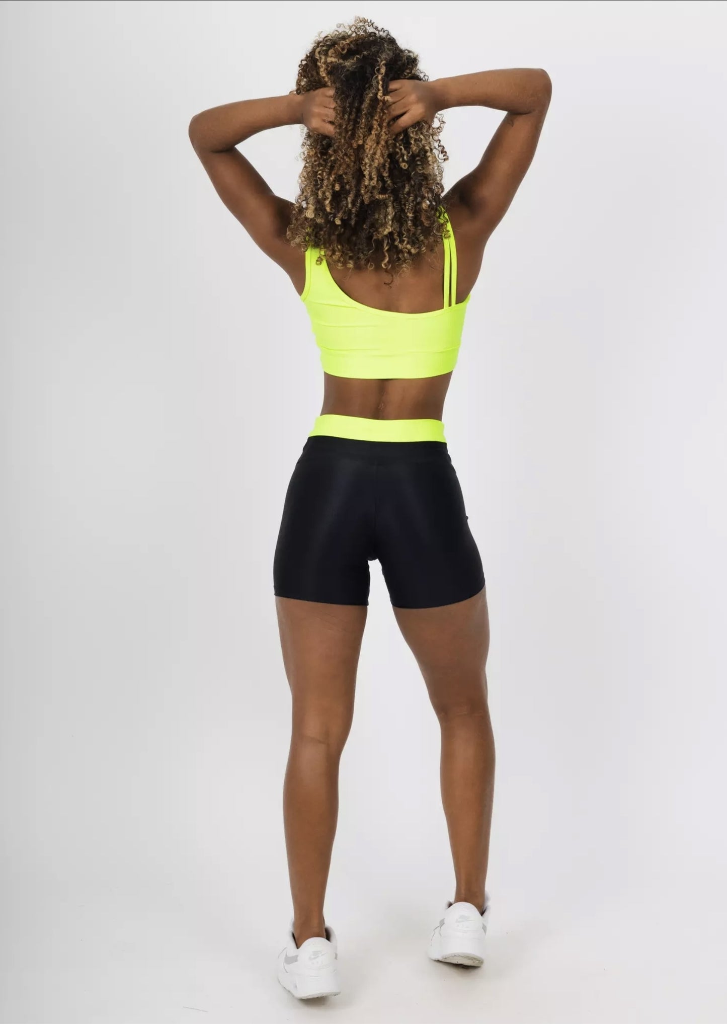 Conjunto Fitness Woman - Short Básico Luna Verde Fluorescente + Preto