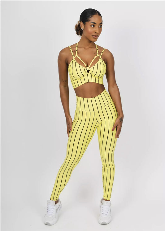 Conjunto Fitness Woman – Legging + Top Riscas Pretas Fundo Mostarda